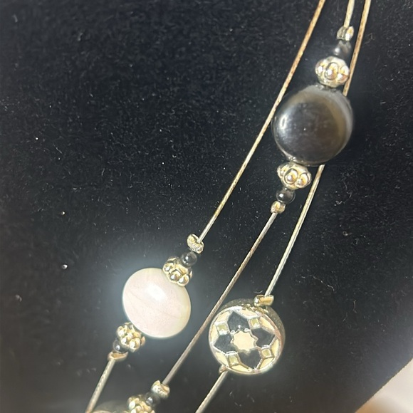 Elevate your style with this 3 strand stunning beaded necklace! - Picture 5 of 6